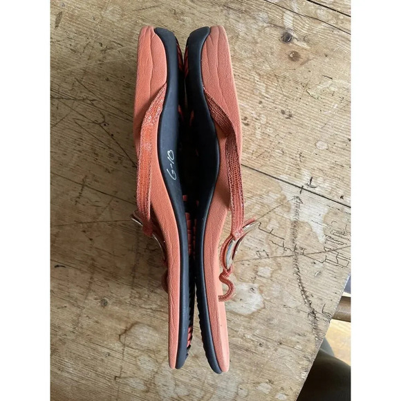 Vionic Women's Size 10 Karina Orange Leather Gold Hardware‎ Thong Strap Sandals - Picture 5 of 7